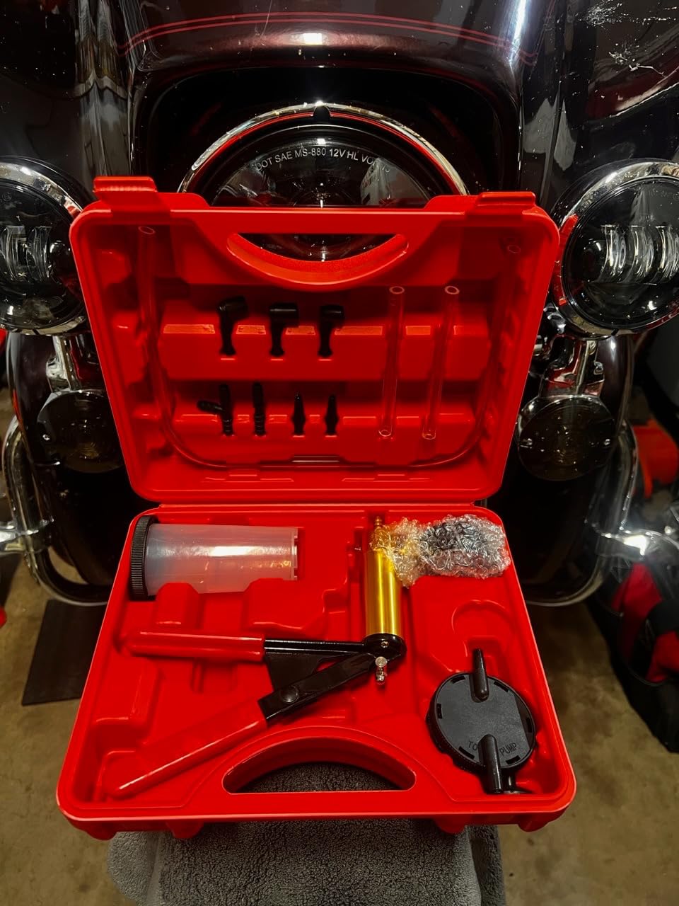 Yonligonju Brake Bleeder Kit with Hand Vacuum Pump with Gauge Adapters Automotive Brake Fluid Bleeding Set for Bike Car Truck (Black) customer photo 1