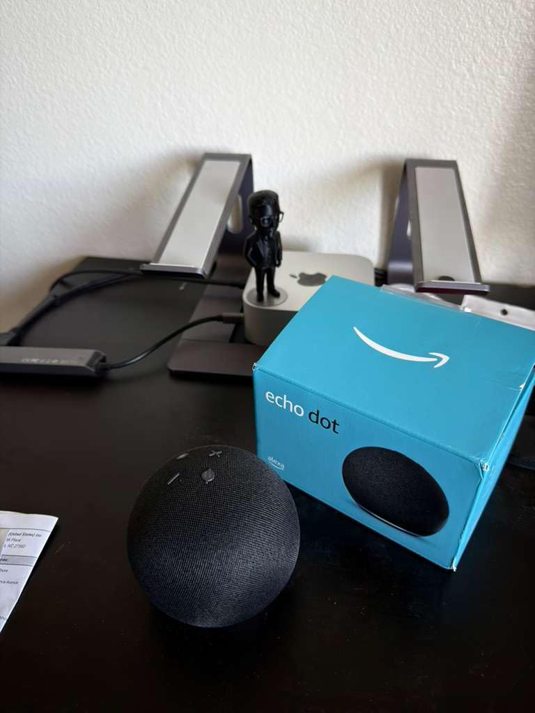 Echo Dot (5th Gen, newest model) - Vibrant sounding speaker, Designed for Alexa+, Glacier White customer photo 2
