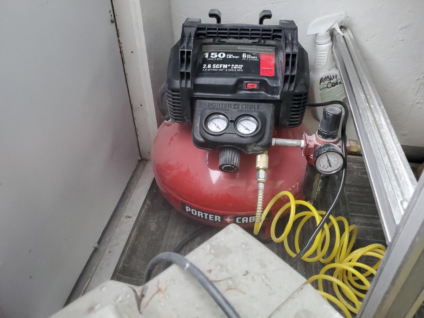 PORTER-CABLE Portable Pancake Air Compressor, Oil-Free, 6 Gallon, 150 Max PSI, 2.6 CFM @ 90 PSI customer photo 2