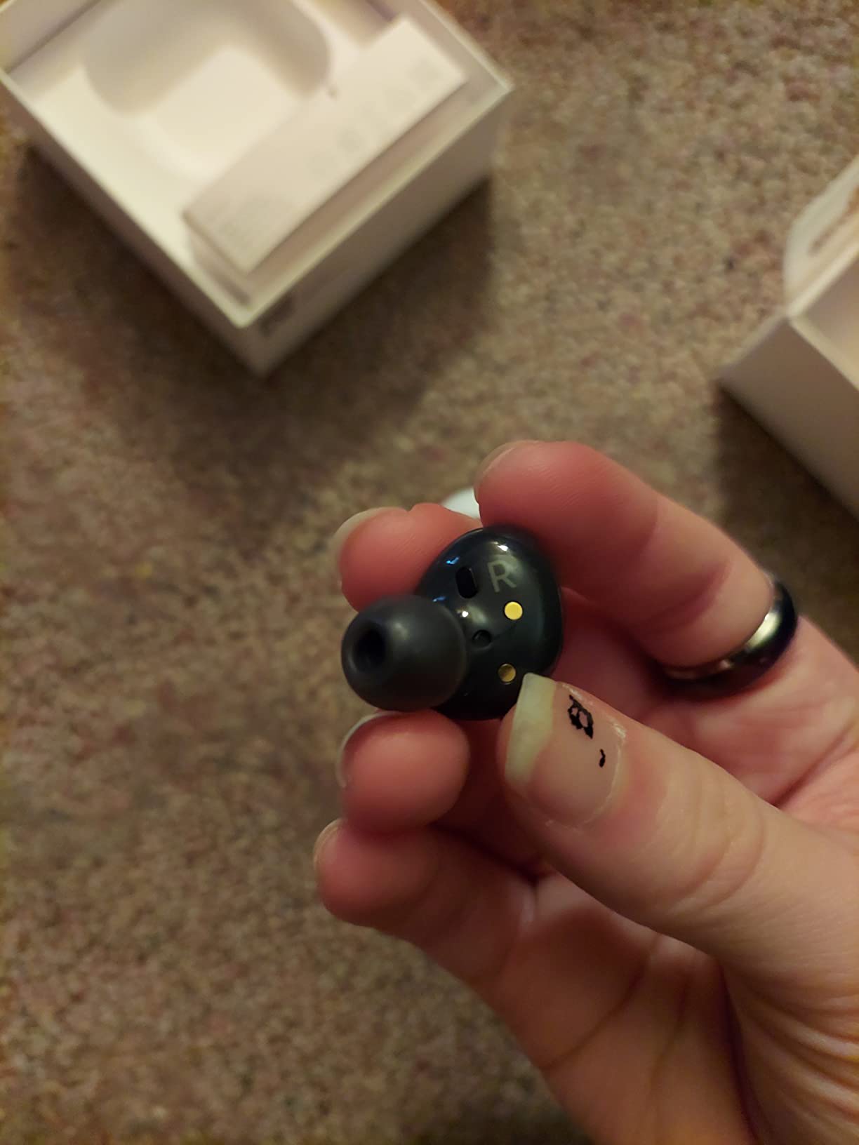 SAMSUNG Galaxy Buds2 True Wireless Earbuds, Active Noise Cancelling, Ambient Sound, Bluetooth, Lightweight Comfort Fit, Graphite, International Version customer photo 2