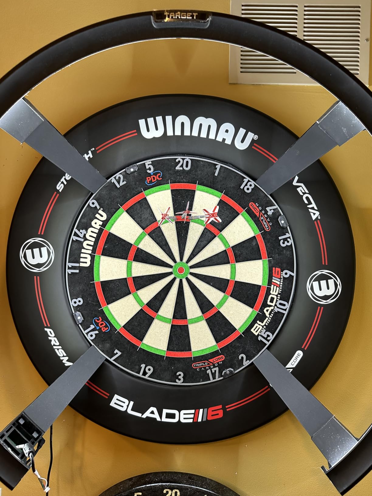 Winmau Blade 6 Professional Dartboard - PDC Tournament Approved Steel Tip Dart Board with Official Tournament Specifications - Available in Dual Core & Triple Core Versions customer photo 1
