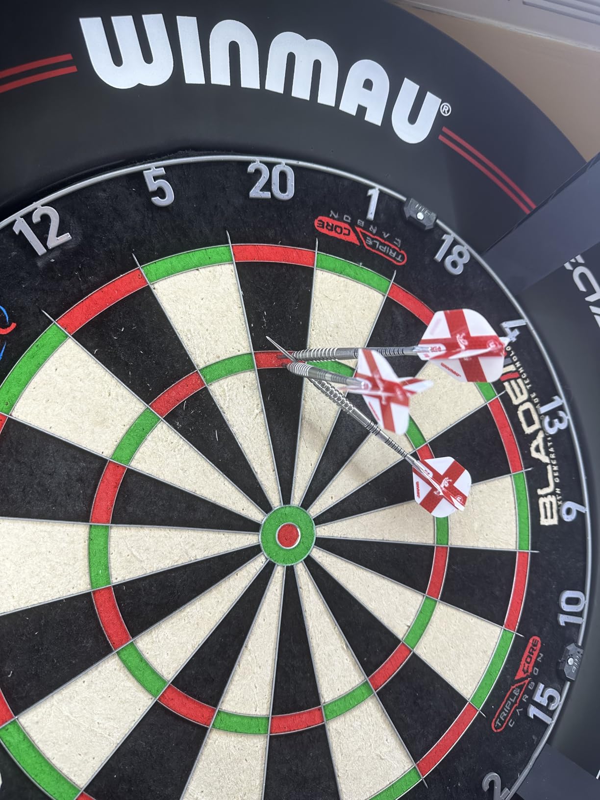 Winmau Blade 6 Professional Dartboard - PDC Tournament Approved Steel Tip Dart Board with Official Tournament Specifications - Available in Dual Core & Triple Core Versions customer photo 2