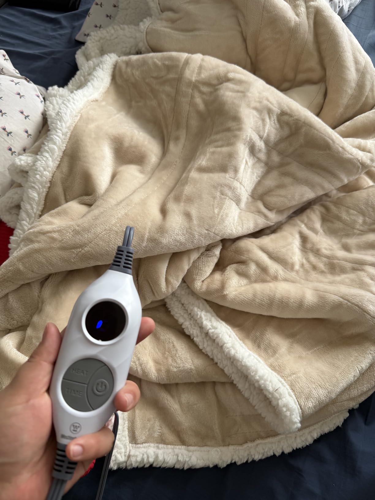 Westinghouse Wearable Heated Blanket Throw, Electric Snuggle Throw Blankets with Foot Pocket and Sleeves, 6 Heating Levels & 2-10 Auto Shut-Off, Gift for Family, Friends, 50 * 70