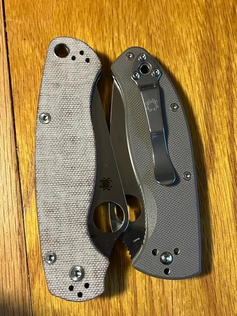 Spyderco Para Military 2 Folding Pocket Knife with 3.4