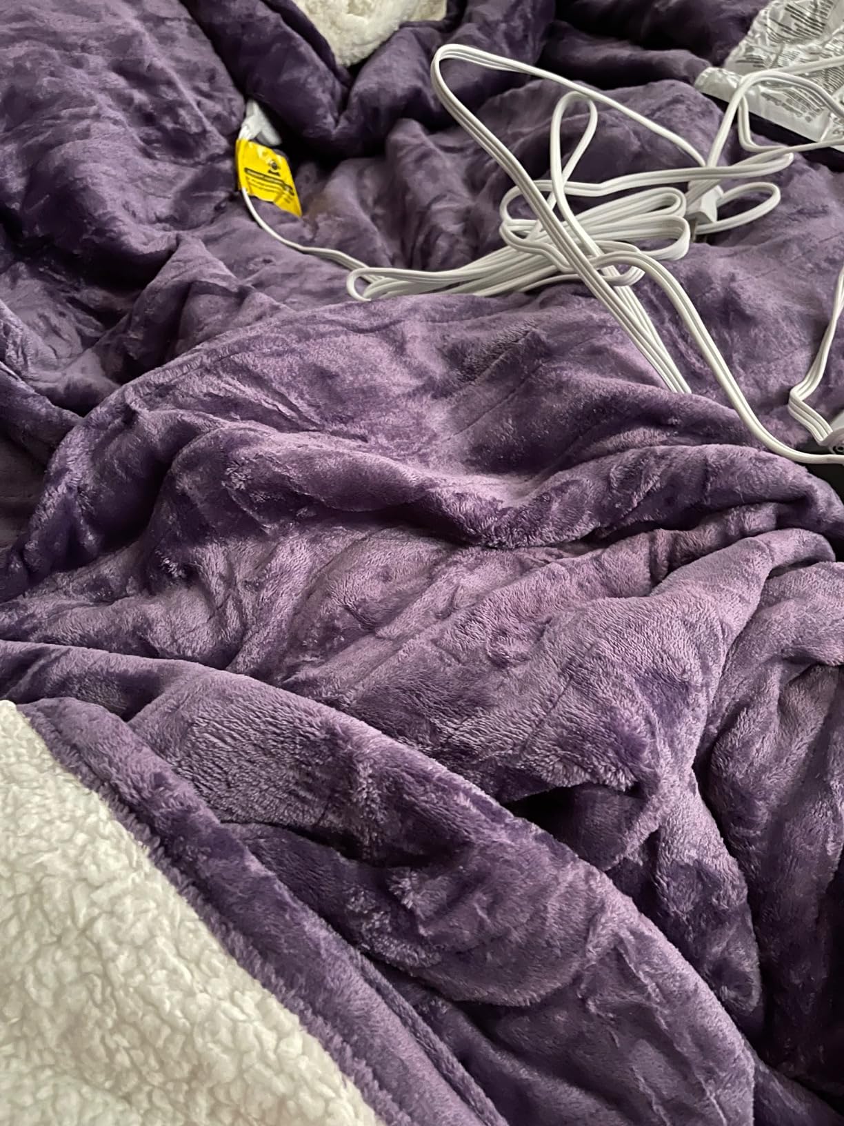 Bearhug Electric Blanket King Size with Dual Controls, 10 Heat Levels & 1-12H Auto Shut-Off, Fast Heating Soft Velvet to Sherpa Heated Blanket for Couples, Machine Washable, Taupe customer photo 2