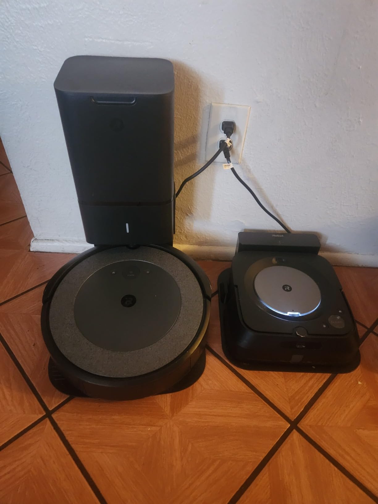 Roomba i3+ EVO (3550) Robot Vacuum and Braava Jet m6 (6113) Robot Mop Bundle - Wi-Fi Connected, Smart Mapping, Works with Alexa, Precision Jet Spray, Corners & Edges, Ideal for Multiple Rooms customer photo 2