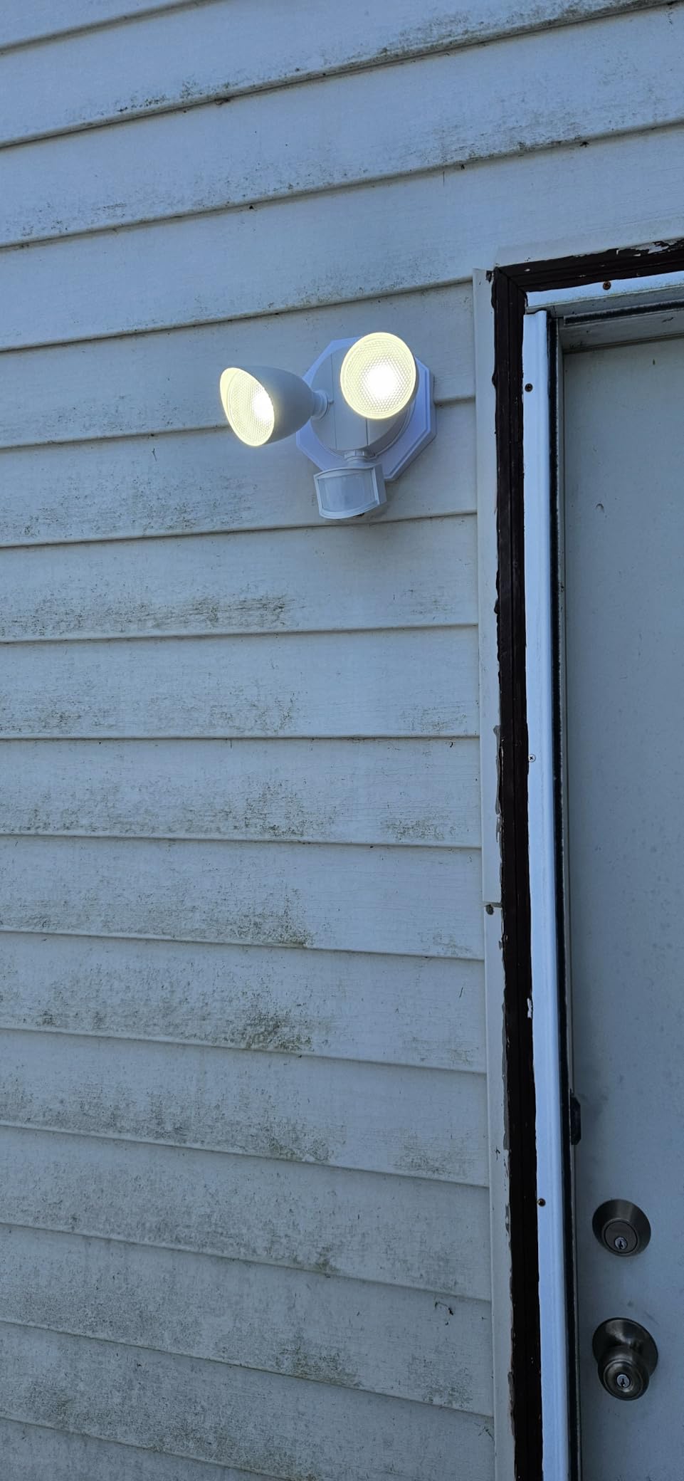 LUTEC 32W 3500 Lumen LED Security Lights Motion Sensor Light Outdoor, 5000K Daylight, IP65 Waterproof, Dusk to Dawn, Hardwired Motion Detector Flood Light for Garage, Yard, Porch - Black customer photo 2