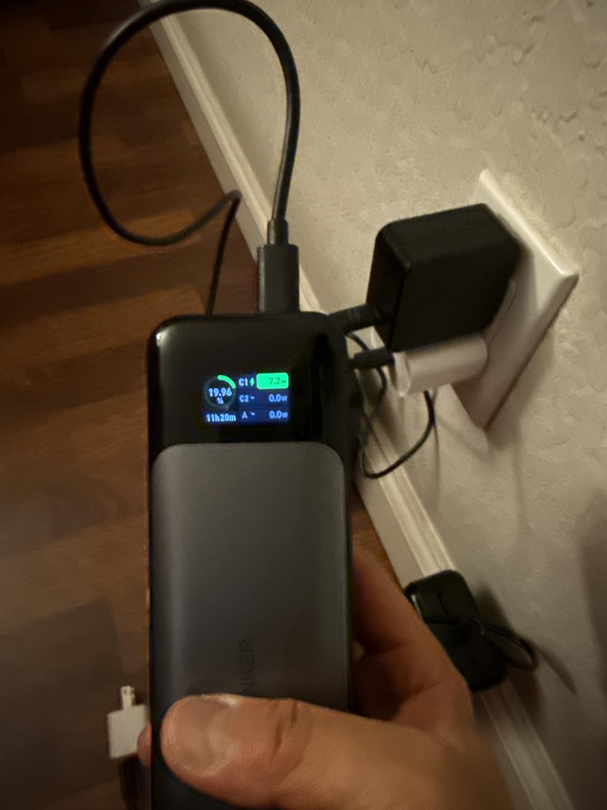 Anker 737 Power Bank, 140W Max 3-Port Laptop Portable Charger, 24,000mAh, Smart Display, Compatible with iPhone 16 / 15 / 14 Series, Vision Pro, Samsung, MacBook, and More customer photo 2