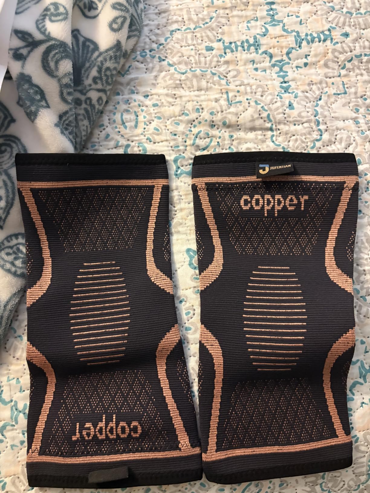 Copper Knee Braces for Men and Women (2 pack) - Knee Supports Copper Compression Knee Sleeve for Knee Pain, Arthritis, Sports and Recovery Support customer photo 2