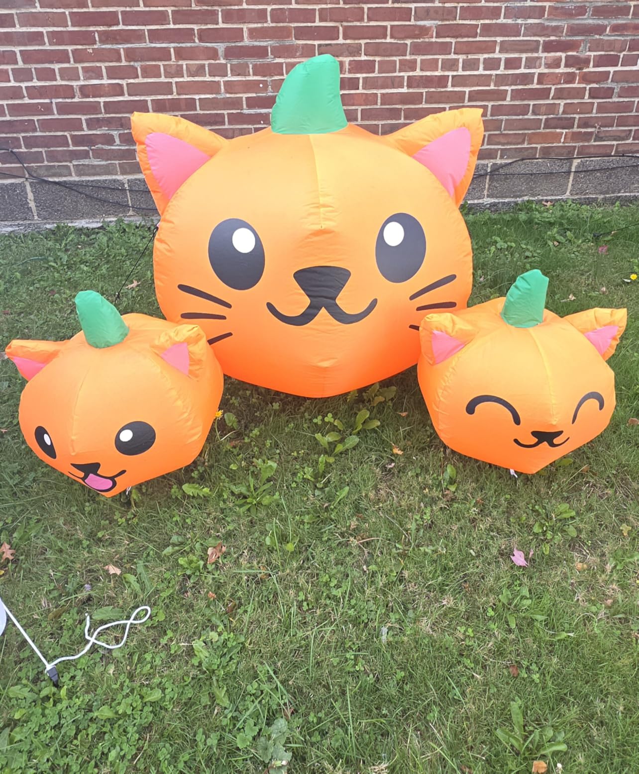 COMIN Halloween Inflatable 5FT Long Three Pumpkin Cat Head Combo with Built-in LEDs, Blow Up Yard Decoration for Holiday Party Indoor, Outdoor, Yard, Garden, Lawn customer photo 1