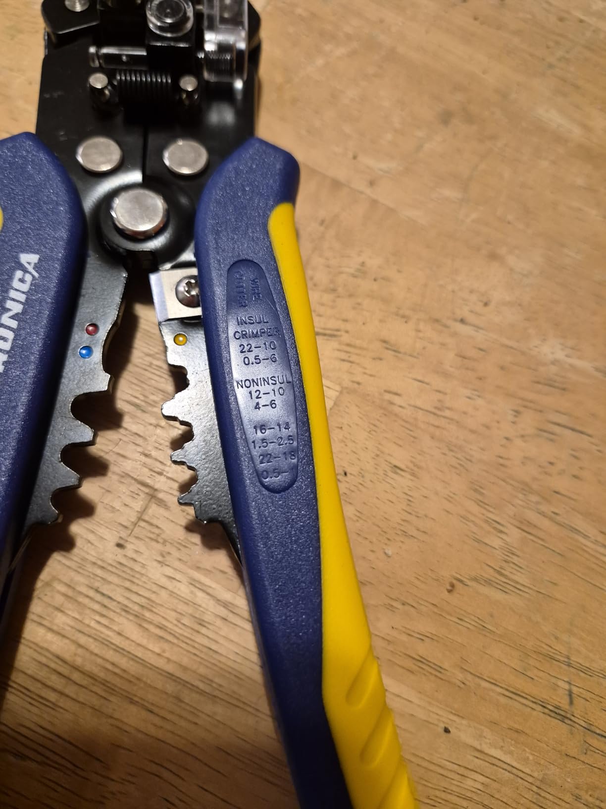 haisstronica Self-Adjusting Wire Stripper, 3 in 1 Stripper/Cutter/Crimping Heavy Duty Automatic Electrical Wire Strippers for 10-24 AWG customer photo 2