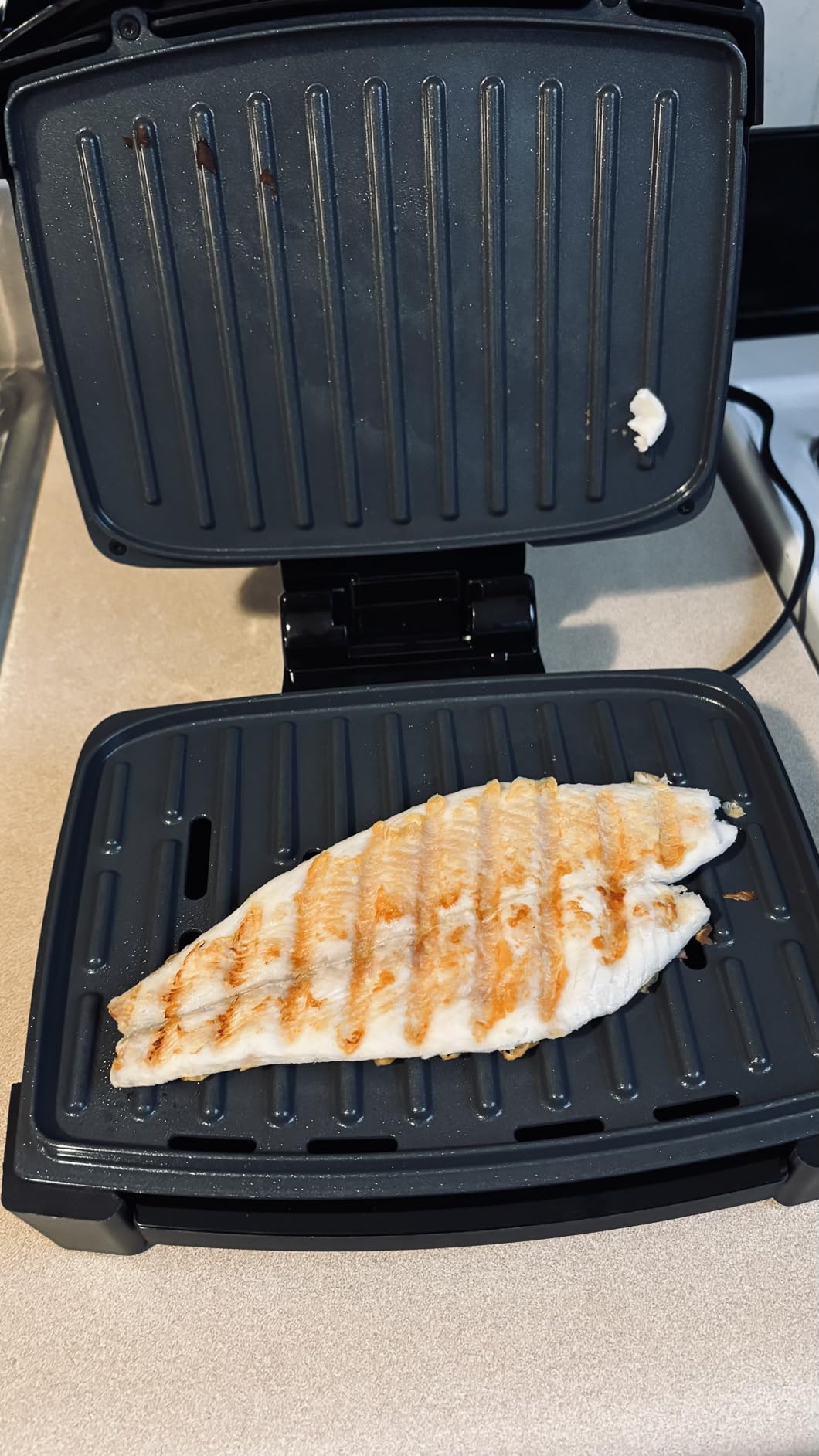 GEORGE FOREMAN Contact Submersible Grill, 5-Serving Grill - Adjustable Temperature Control, Black Plates, Wash the entire grill customer photo 2