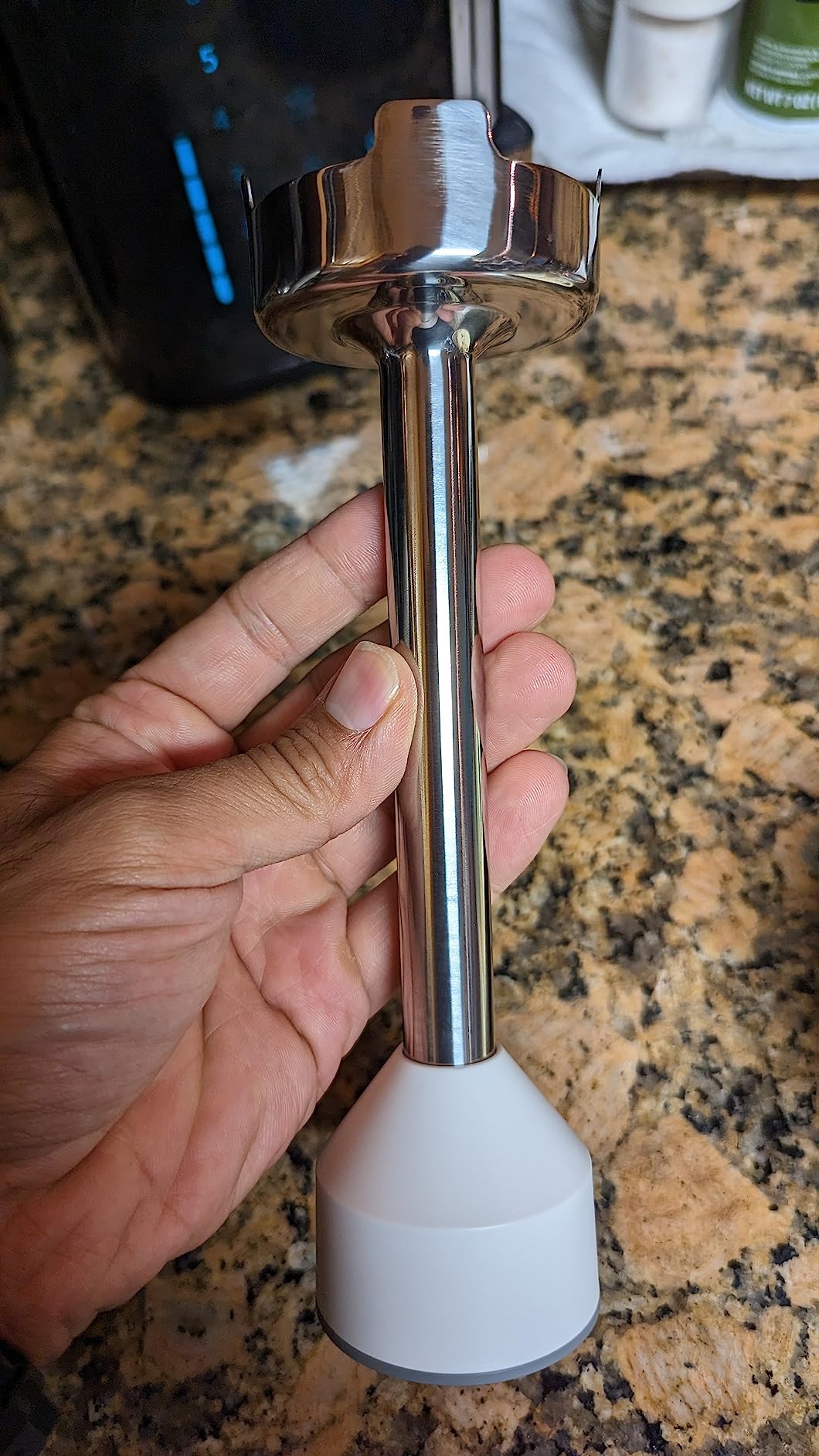 Cordless Hand Blender, UTALENT Variable Speed Immersion Blender Handheld Rechargeable, with USB-C Charging Cable, Egg Whisk, for Smoothies, Milkshakes, Hummus and Soups - White customer photo 2