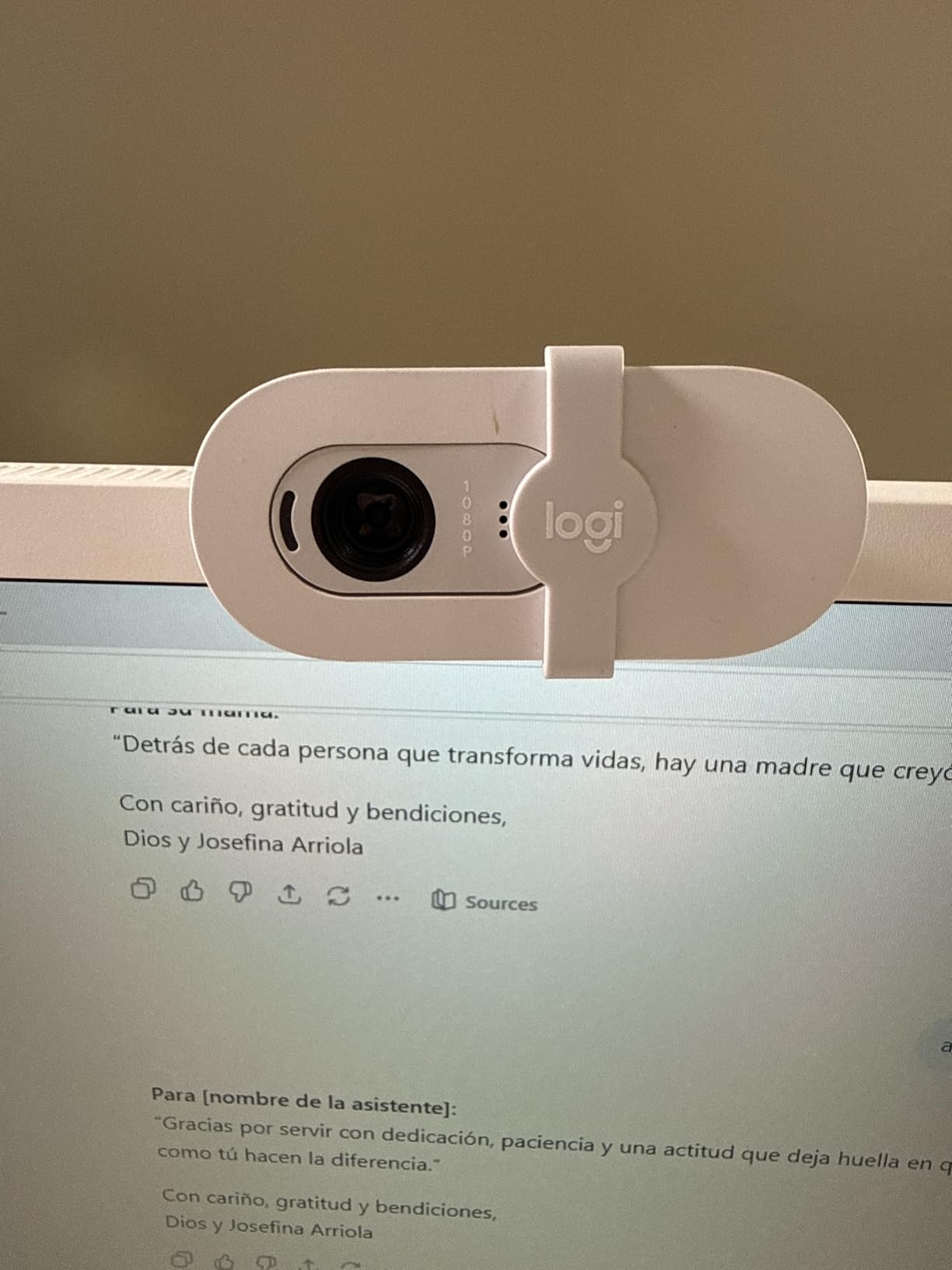Logitech Brio 101 Full HD 1080p Webcam customer photo 1