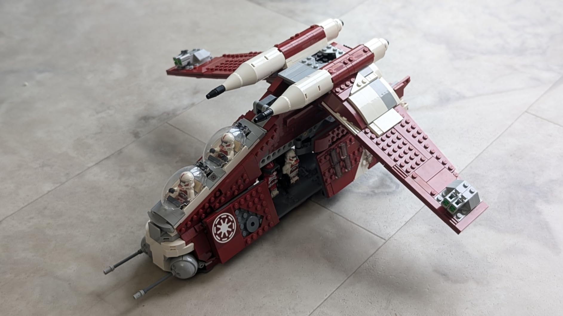 LEGO Star Wars: The Clone Wars Coruscant Guard Gunship - Buildable Star Wars Toy for 9 Year Olds - Gift Idea for Fans - Includes 3 Clone Trooper Minifigures - 75354 customer photo 1