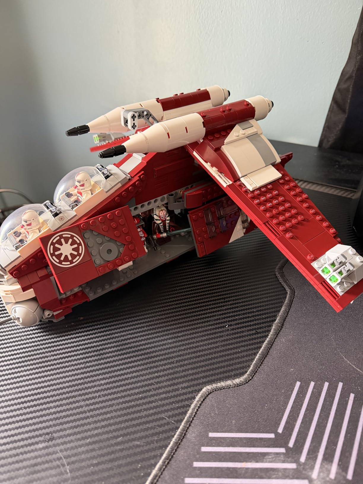 LEGO Star Wars: The Clone Wars Coruscant Guard Gunship - Buildable Star Wars Toy for 9 Year Olds - Gift Idea for Fans - Includes 3 Clone Trooper Minifigures - 75354 customer photo 2