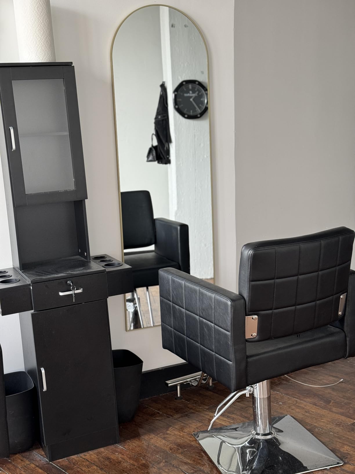 RESHABLE Salon Station for Hair Stylist, Hair Styling Organizer Equipment with Glass Door, 6 Tool Dryer Holders, 2 Storage Cabinet, Beauty Spa Barber Equipment, Black customer photo 2