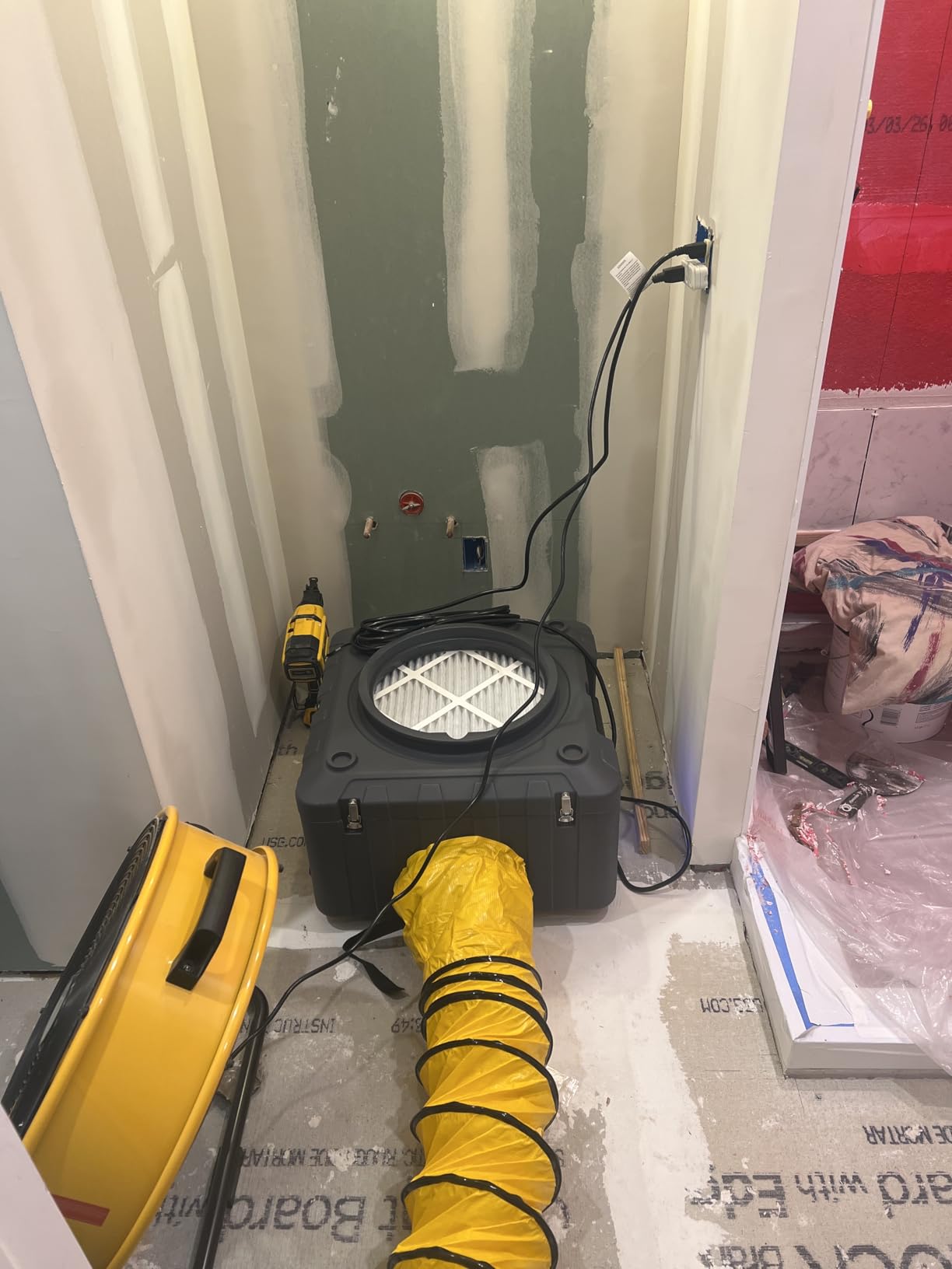 VEVOR Air Scrubber with 3-Stage Filtration, Stackable Negative Air Machine 550 CFM, Air Cleaner with MERV10, Carbon, H13 HEPA, for Home, Industrial and Commercial Use customer photo 1