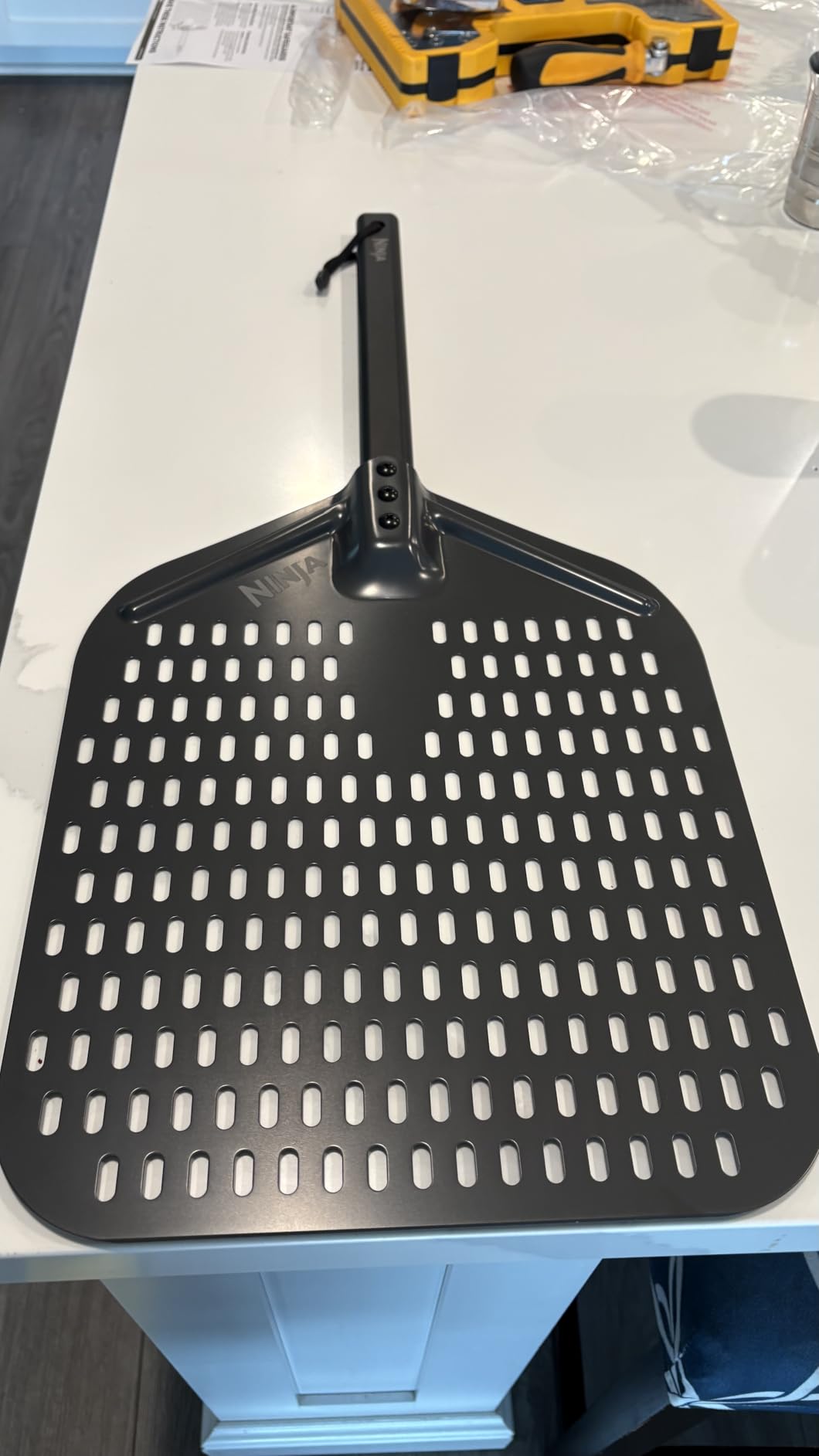 Ninja XSKOPPL Woodfire Outdoor Perforated Pizza Peel, Compatible with Ninja Woodfire Outdoor Oven (OO100 series), Hanging Drawstring, Aluminum, Grey/Black customer photo 2