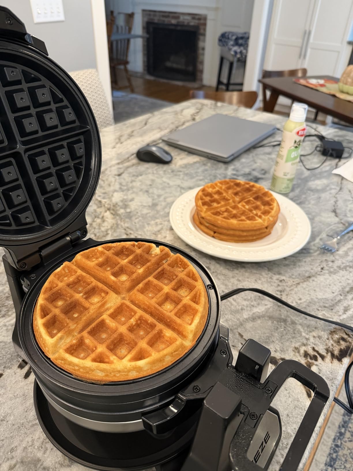 Waffle Maker, Double Belgian Waffle Maker 180 Degree Flip, 1400W Waffle Iron 8 Slices, Rotating & Nonstick Plates with Removable Drip Tray for Easy Clean, Stainless Steel, Locking Buckle & Cool Touch Handle customer photo 1