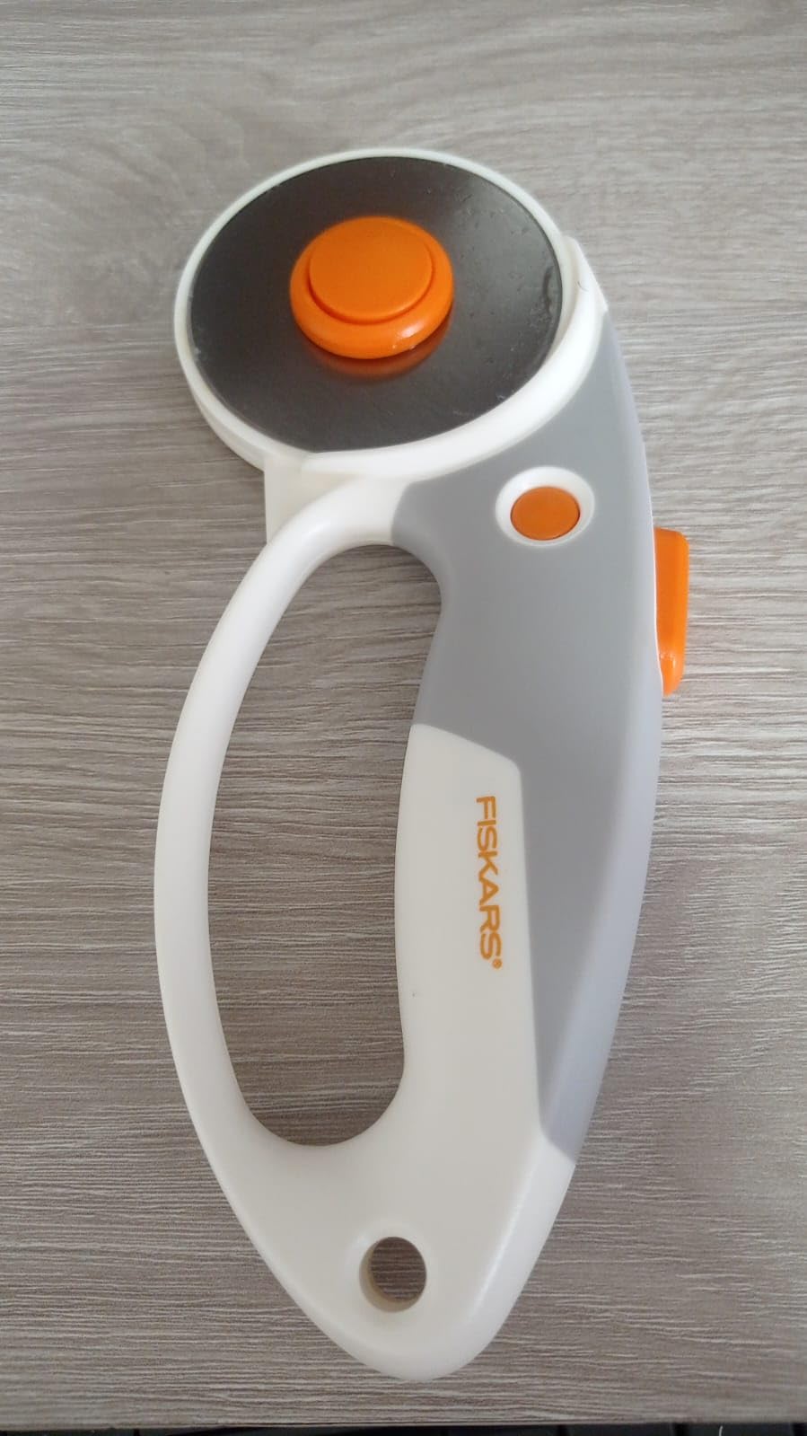 Fiskars 60mm Rotary Cutter for Fabric with Ergonomic Loop Grip customer photo 1