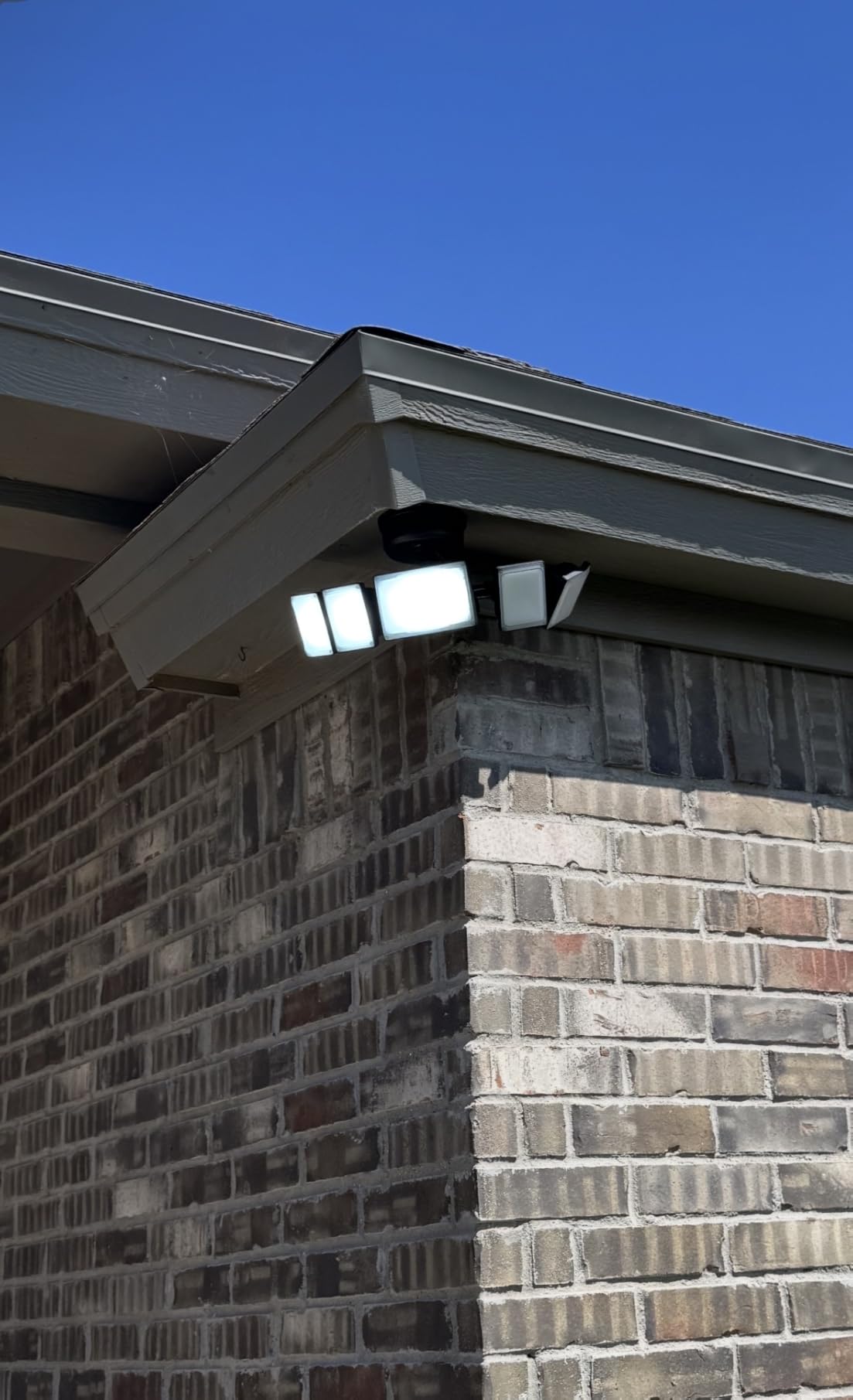 Olafus 130W Flood Light Outdoor, Switch Controlled 13000LM LED Security Light, IP65 Waterproof Outside Floodlight with 5 Adjustable Heads, 6500K Exterior Flood Light Fixture Wired for House Yard Black customer photo 1