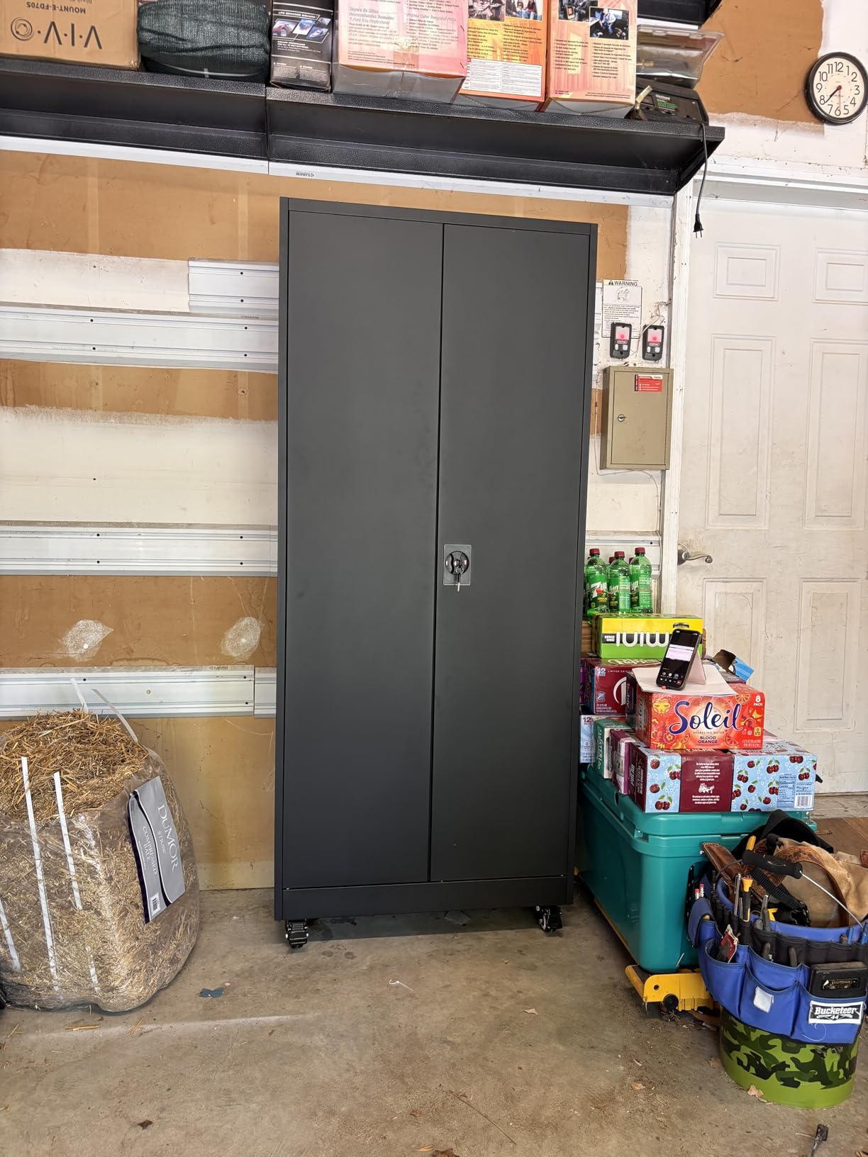 Letaya Metal Garage Storage Cabinets with Lock Door and Adjustable Shelves, Steel Tool Cabinets for Home, Office, Warehouse Organisieren (Black) customer photo 2