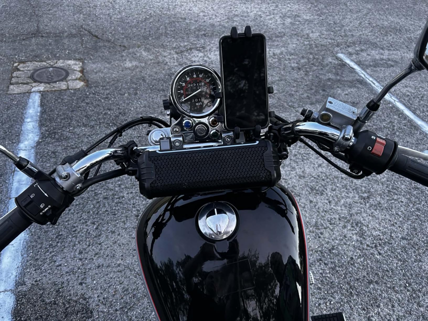 BRCOVAN Motorcycle Phone Mount Holder with Vibration Dampener, Anti-Shake Handlebar Cellphone Cradle for Bike Bicycle Scooter ATV, Adjustable Fit 5.4-6.9'' Smartphone customer photo 1