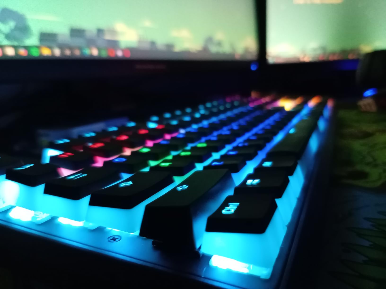 K70 CORE RGB Mechanical Wired Gaming Keyboard with Palmrest – Pre-Lubed MLX Red Linear Switches, SOCD, ABS Double-Shot Keycaps, Sound Dampening, Media Control Dial, QWERTY NA – Black customer photo 2