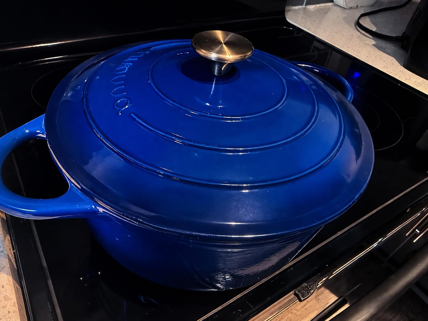 Nuovva Enamelled Cast Iron Dutch Oven Pot with Lid - 6.4 Quart Non Stick Casserole Pot - Heavy Duty & Oven Safe up to 500° F for Bread Baking, Braising, Stews, Roasting - 28cm Dark Blue customer photo 2
