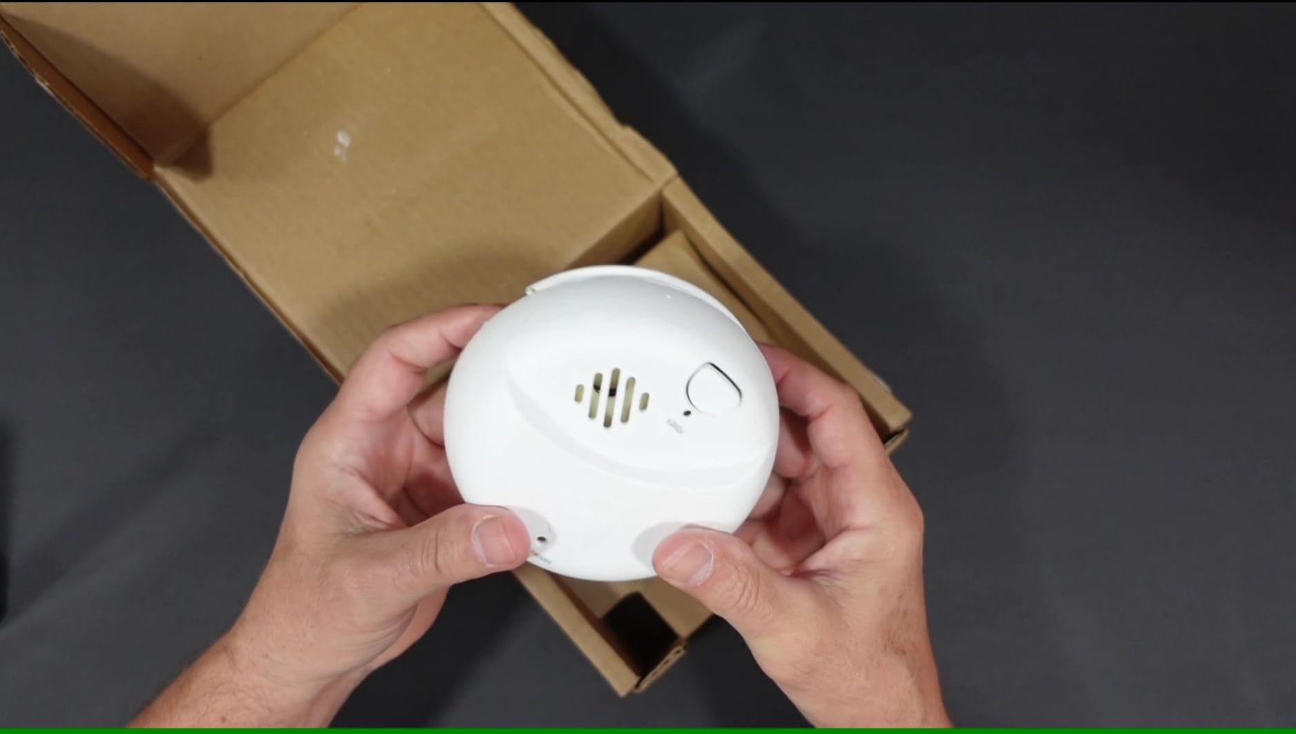 First Alert Smoke Alarm, 10-Year Sealed Battery Detector with Test & Silence Button, SMI110, 1-Pack customer photo 2