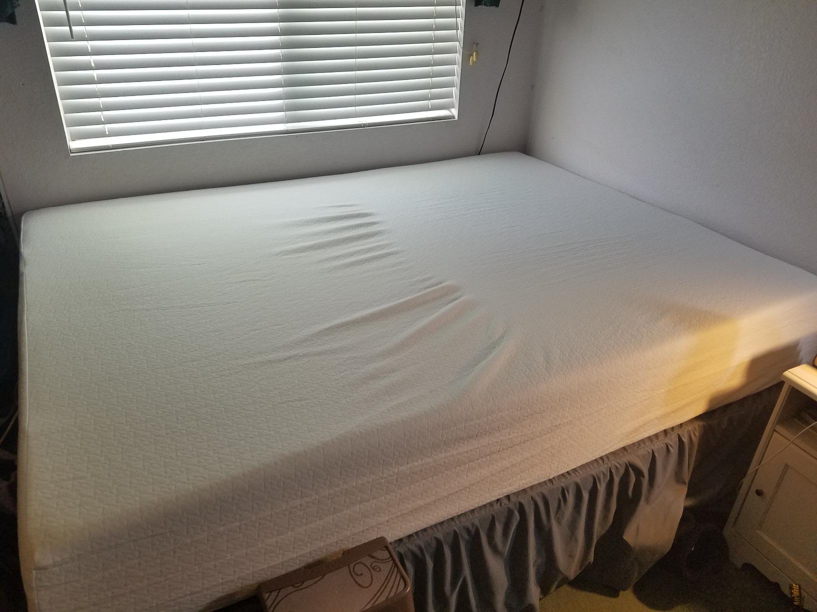 Zinus Green Tea Memory Foam Mattress 10 Inch, Pressure-Relieving Comfort & Full-Body Support, Naturally Fresh, Medium Firm Feel, CertiPUR-US & Oeko-TEX Certified Safe Materials, Queen customer photo 2