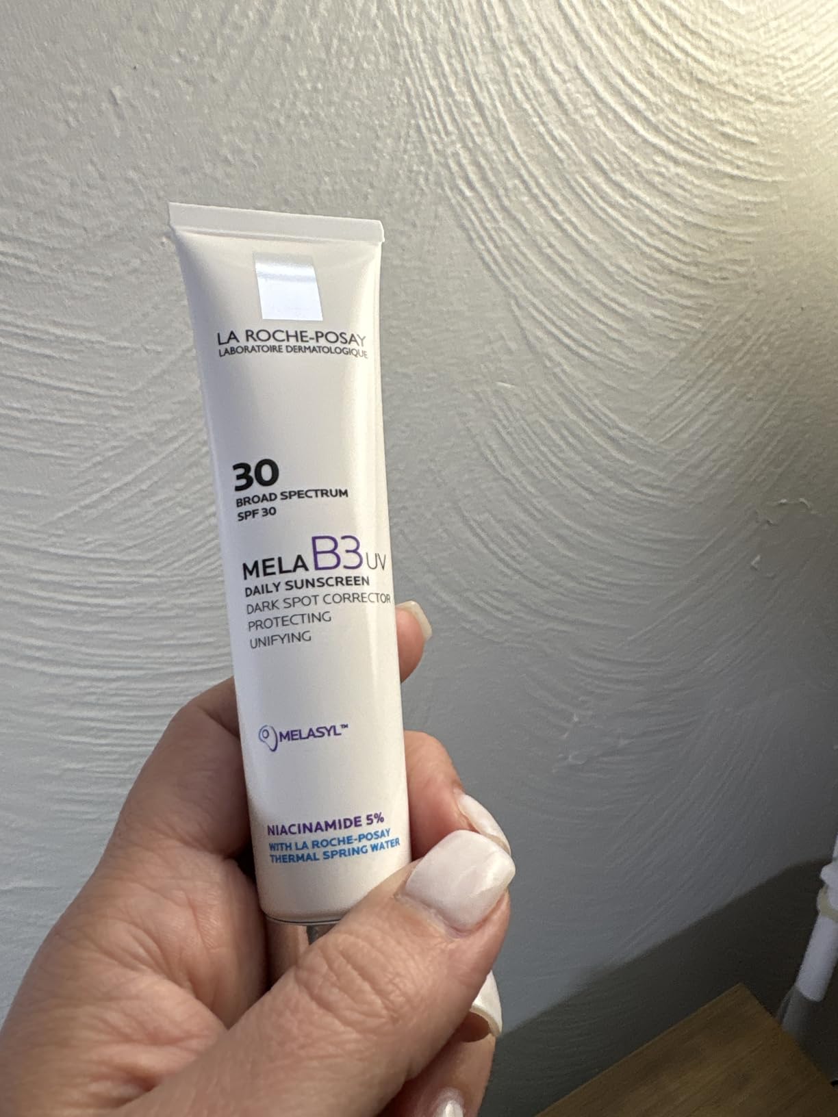 La Roche-Posay Mela B3 UV Daily Sunscreen, Face Moisturizer With SPF 30 + Anti-Aging Melasyl + 5% Niacinamide, Helps Correct & Protect From Sun Damage, Face Sunscreen With No White Cast, 40ML customer photo 1