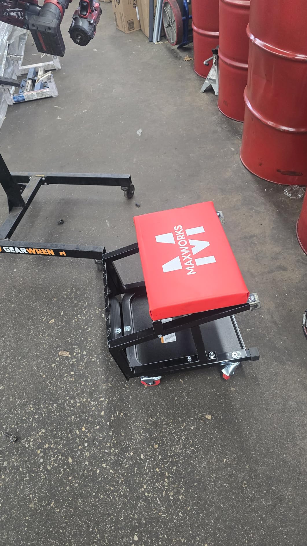 MaxWorks 50880 Garage Creeper Seat and Stool Combo, Workshop Seat with 300 Lbs Capacity, Mechanics Stool with Wheels customer photo 1