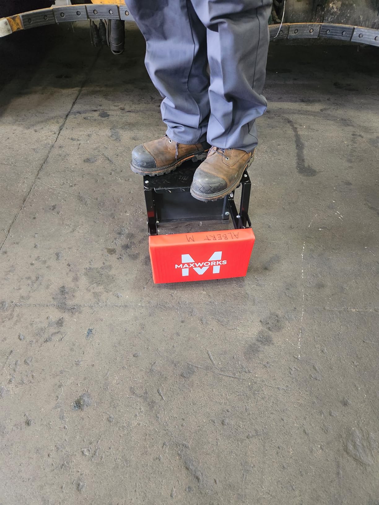 MaxWorks 50880 Garage Creeper Seat and Stool Combo, Workshop Seat with 300 Lbs Capacity, Mechanics Stool with Wheels customer photo 2