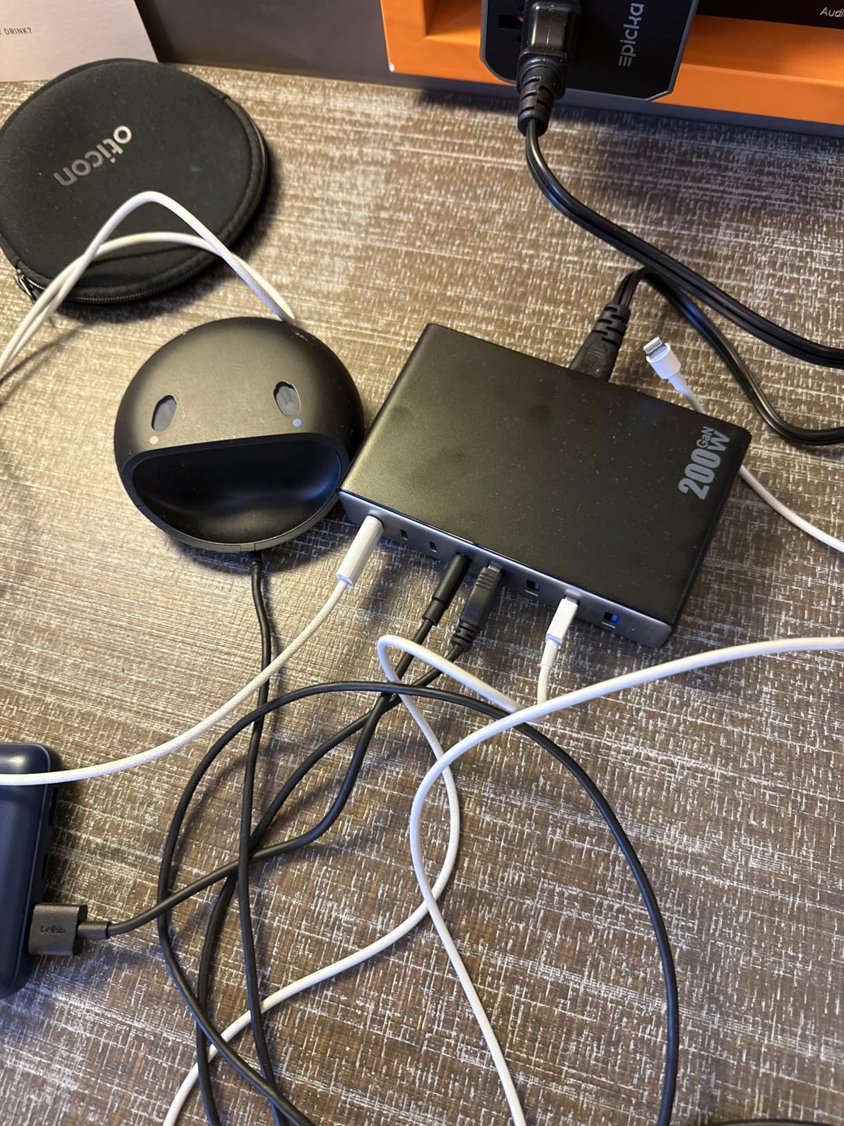 USB C Charger 200W USB C Charger Block, Upgraded GaN III 8-Port Fast Charging Station Hub, PD 65W Laptop Charging Adapter Compatible with MacBook Pro/Air, DELL, Steam Deck, iPhone 16/15/14, Galaxy S23/22 customer photo 1