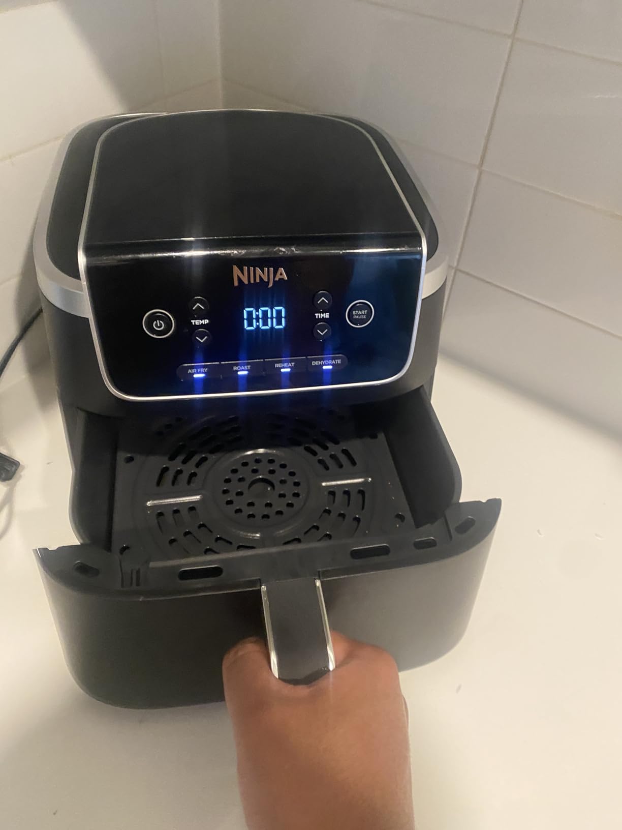 Ninja Air Fryer with Air Crisp | 5 QT Capacity fits up to 4lbs of Fries | 4-in-1 Pro Air Fry, Roast, Reheat, Dehydrate | 400°F Max Temp | 1750 Watts | W/Nonstick Basket & Crisper Plate | Grey | AF141 customer photo 1