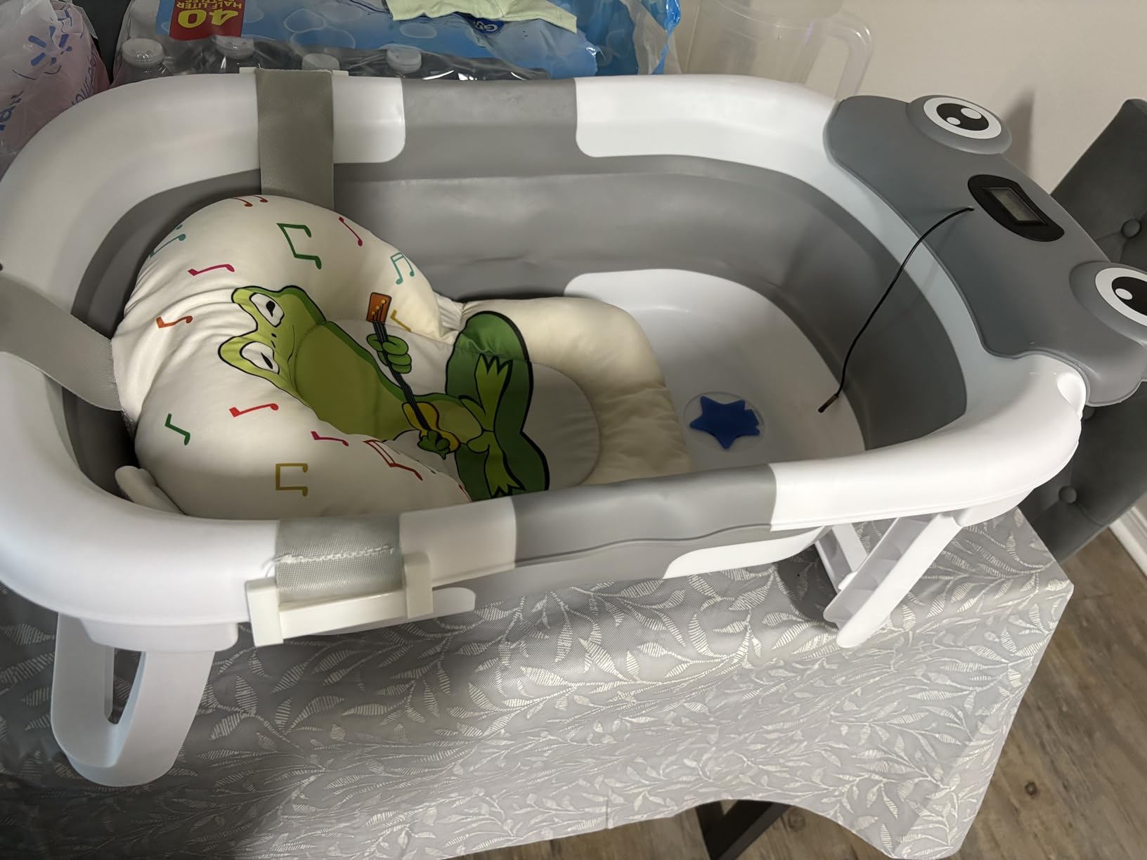BUNWAG Baby Bathtub, Collapsible Newborn Bathtub for Infant to Toddler with Soft Cushion and Thermometer, Portable Travel Newborn Tub with No-Slip Feet, Baby Shower Gifts, 0-12 Months Baby Bath, Grey customer photo 1