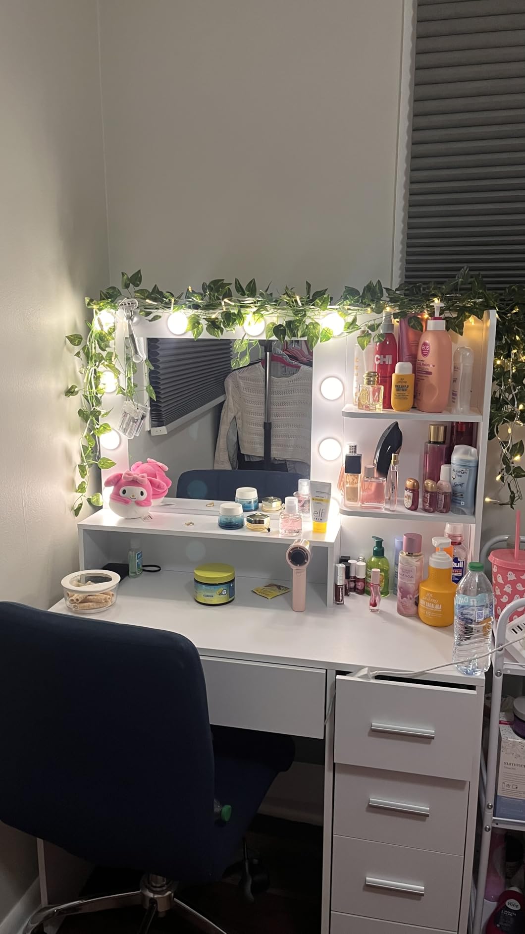 Quimoo Vanity Desk with Mirror & Lights, Makeup Vanity with 5 Drawers & Storage Shelves, White Vanity Table, 3 Color Modes & Adjustable Brightness, Dressing Table, Bedroom customer photo 1