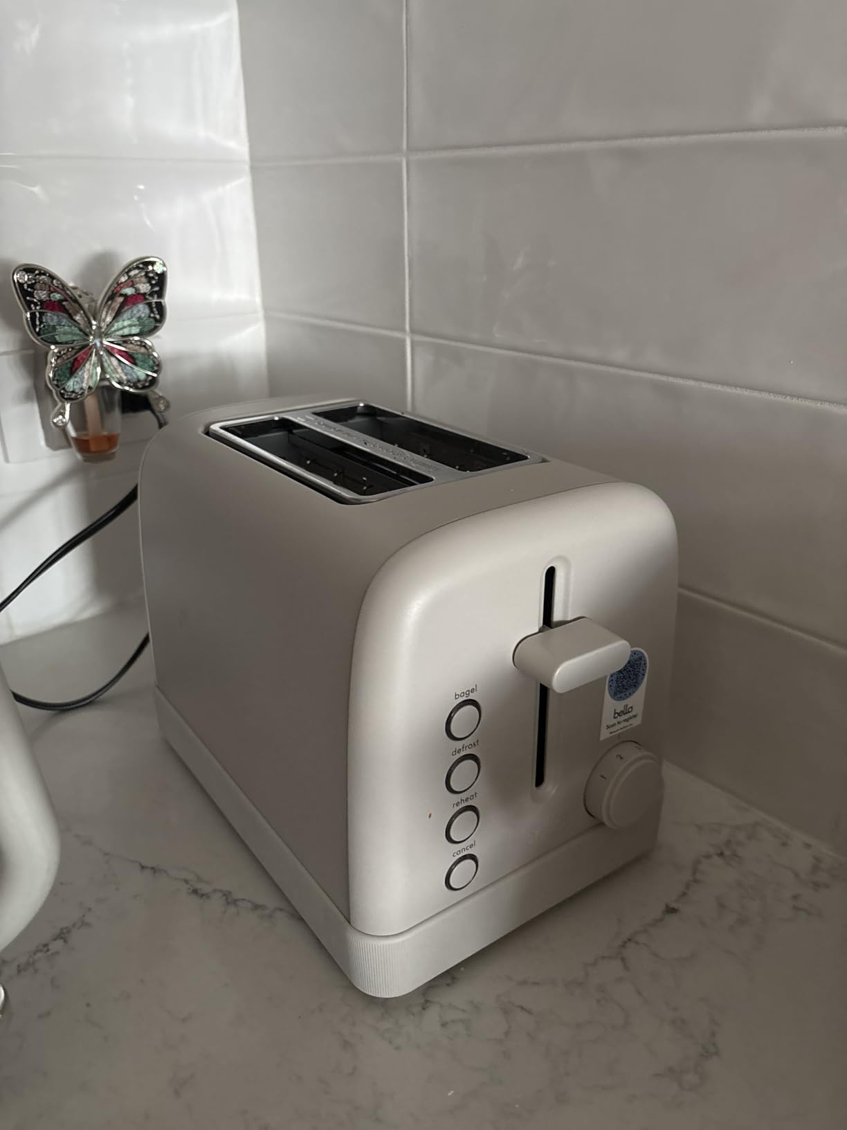 Beautiful by Drew Barrymore 2 Slice Toaster, 6 Setting Shade Control w Reheat, Cancel, Bagel & Defrost Buttons, Removable Crumb Tray, Anti Jam & Auto Shutoff, Auto Centering Guides & Cord Wrap, 900 Watt, Oatmilk customer photo 2