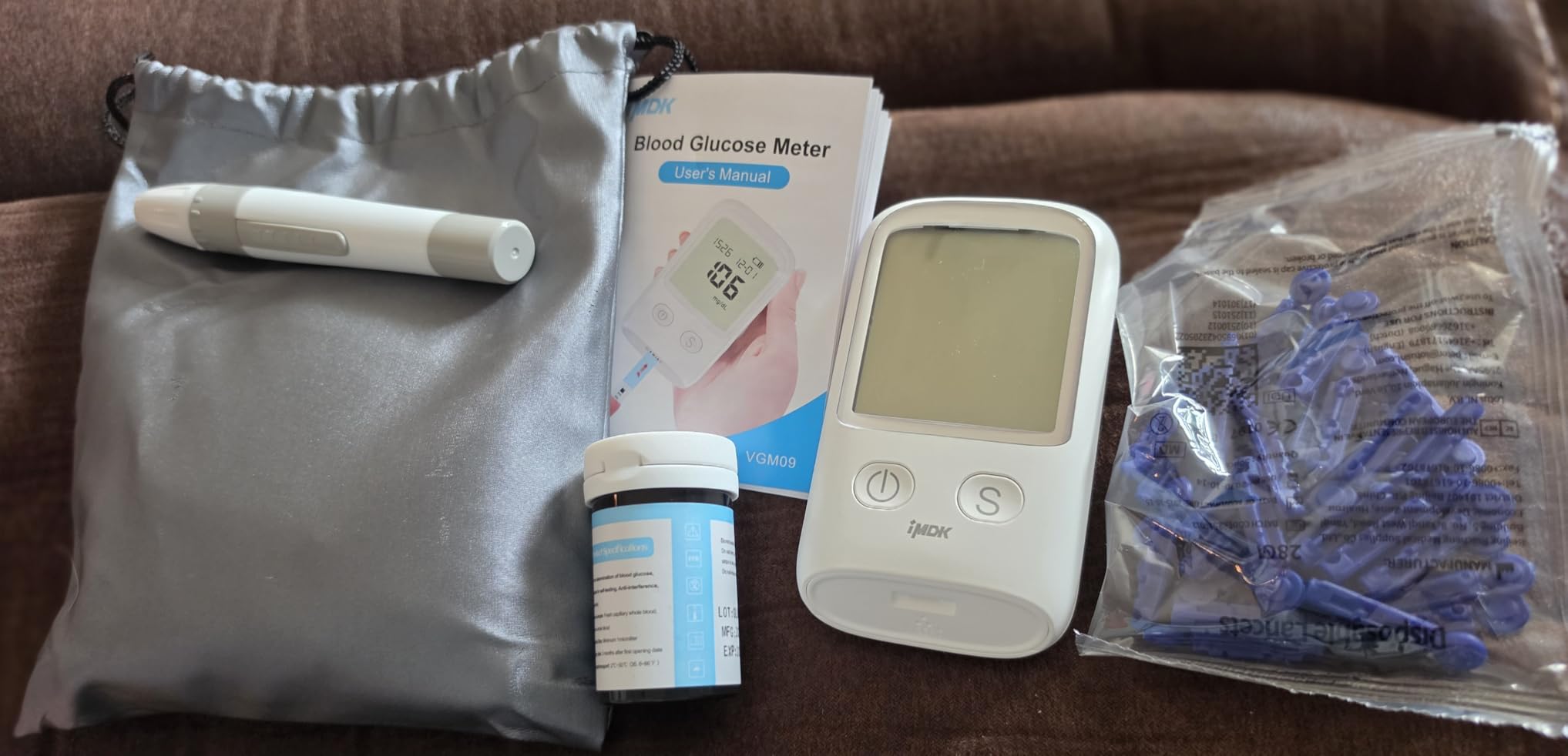 IMDK Blood Glucose Monitor Kit, Clinically Accurate Blood Sugar Test Kit with 100 Glucometer Strips, 100 Lancets, 1 Lancing Devices, No Coding Required customer photo 1