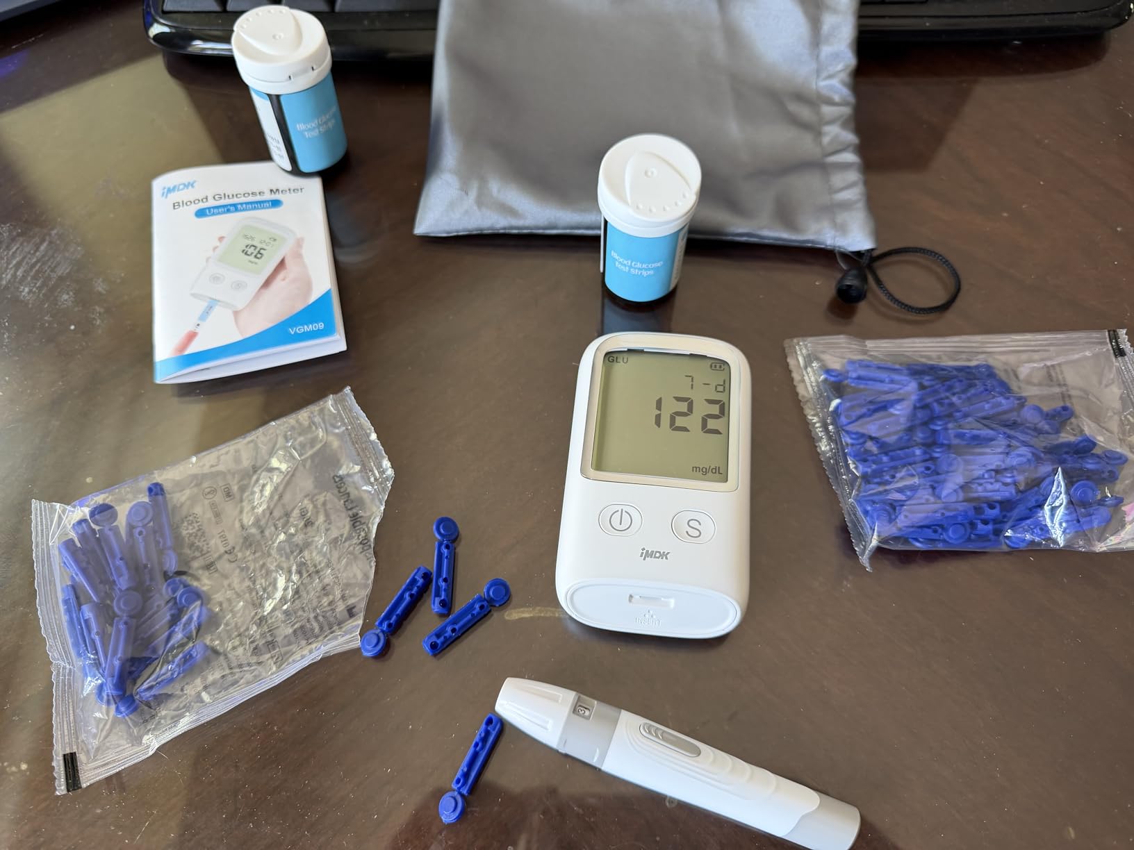 IMDK Blood Glucose Monitor Kit, Clinically Accurate Blood Sugar Test Kit with 100 Glucometer Strips, 100 Lancets, 1 Lancing Devices, No Coding Required customer photo 2