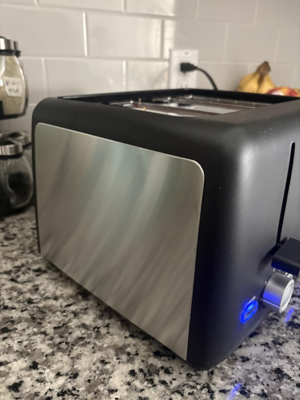 Amazon Basics 4 Slice Toaster, 7 Browning Settings, Extra Wide Slots for Bagels and Specialty Breads, Removable Crumb Tray, Cancel/Defrost/Bagel Buttons, 1500W, Black & Silver customer photo 1