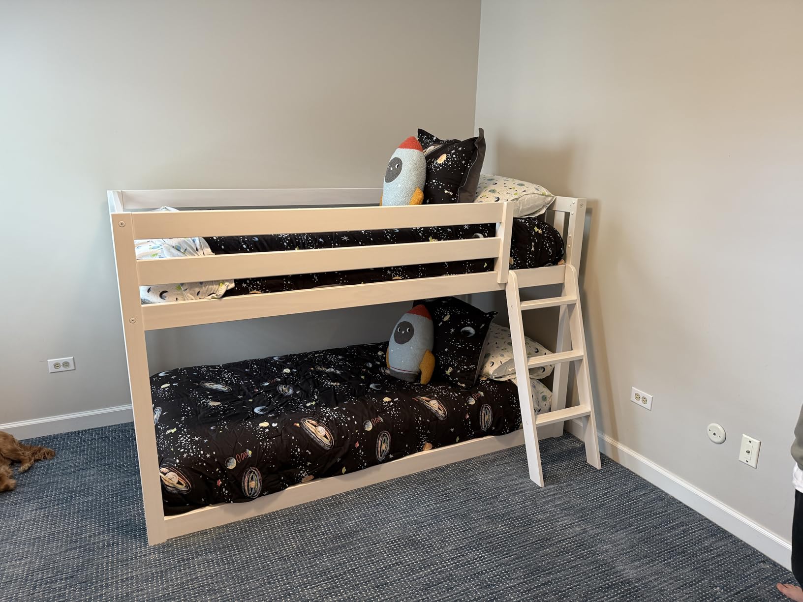 Max & Lily Fundamental Twin Low Bunk Bed, Kids Solid Wood Modern Bed Frame, White customer photo 2