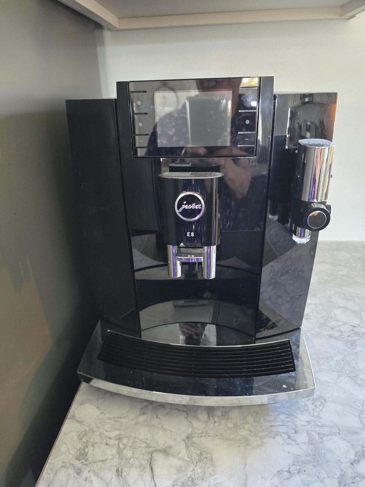 Jura E8 Chrome 15646 Automatic Coffee Machine customer photo 1