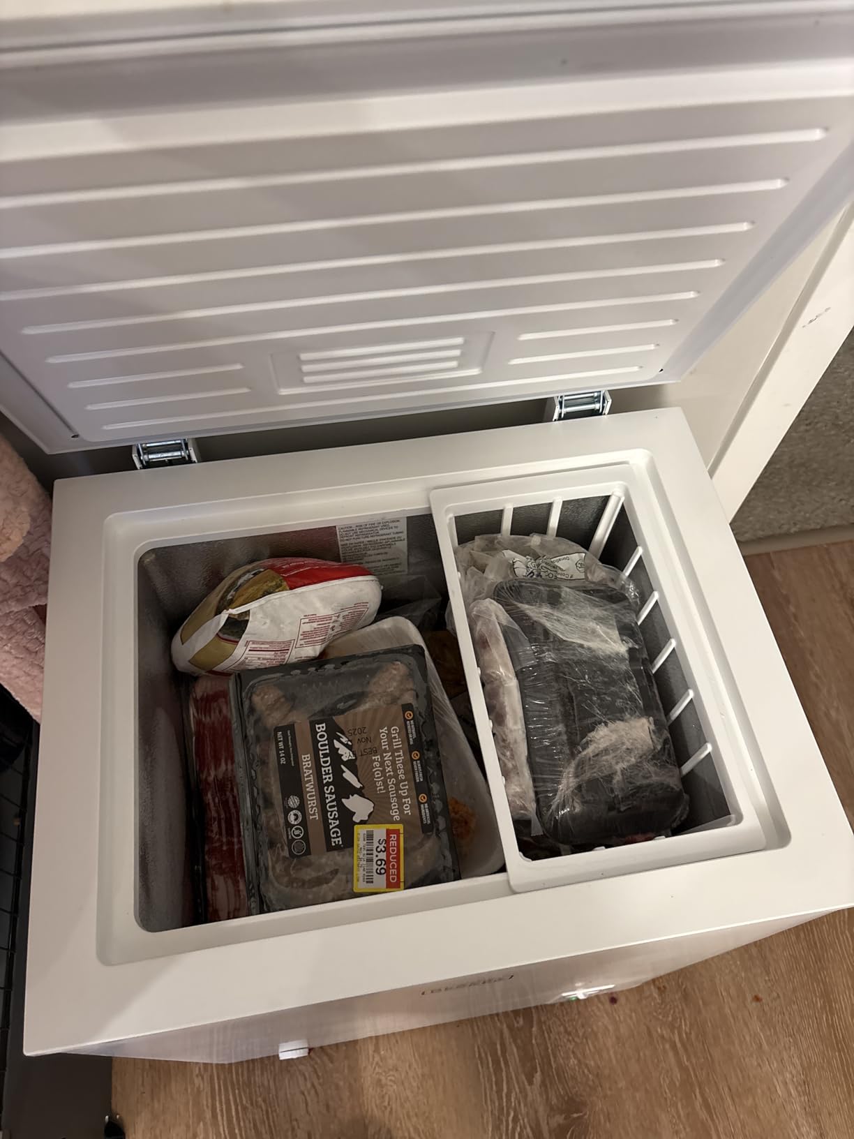 BLACK+DECKER 16.2 Cu. Ft. Chest Freezer, R600a Refrigerant, BCF1620E, White - Deep Freezer with Top Opening, 2 Removable Storage Baskets, Mechanical Temperature Control, Manual Defrost customer photo 2