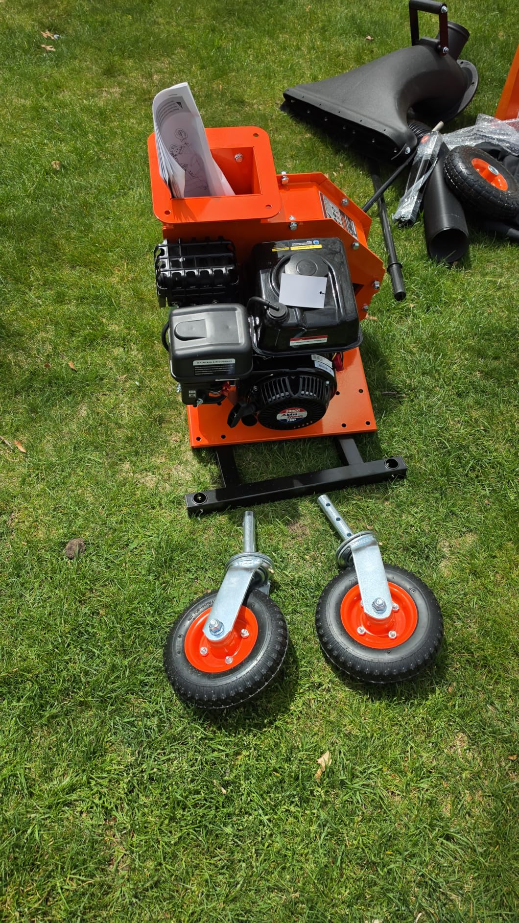 SuperHandy Leaf Vacuum & Wood Chipper - 7 HP 209CC Gas Engine, 10:1 Mulch Ratio, 6 Bushel Bag Capacity, Castor Wheels, Dual Function: Walk-Behind Leaf Vacuum Mulcher & Wood Chipper customer photo 1