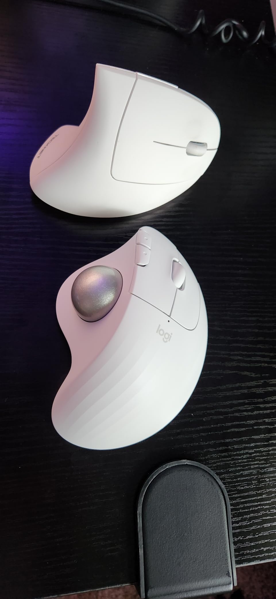 Logitech Ergo M575S Wireless Trackball Mouse, Wireless Ergonomic Mouse with Bluetooth and Encrypted Dongle, Comfortable Thumb Control, Precise and Smooth Tracking, for PC/Mac - Black Silver Ball customer photo 2