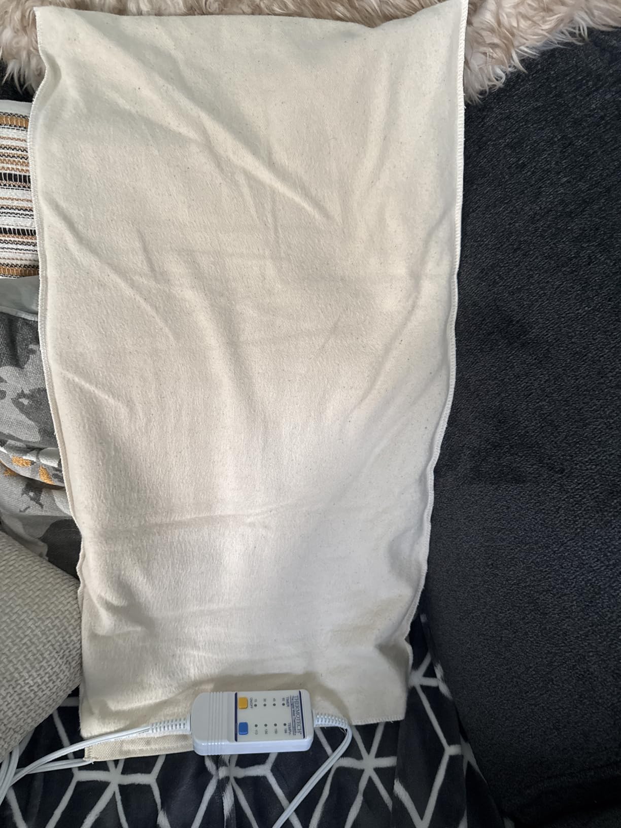 Professional Grade Heating Pad with Automatic Moist Heat by Thermotech, High-Heat Heating pad for Deep Penetrating Heat - 2nd Gen Version (Extra Large King Digital - 26 by 14) customer photo 1