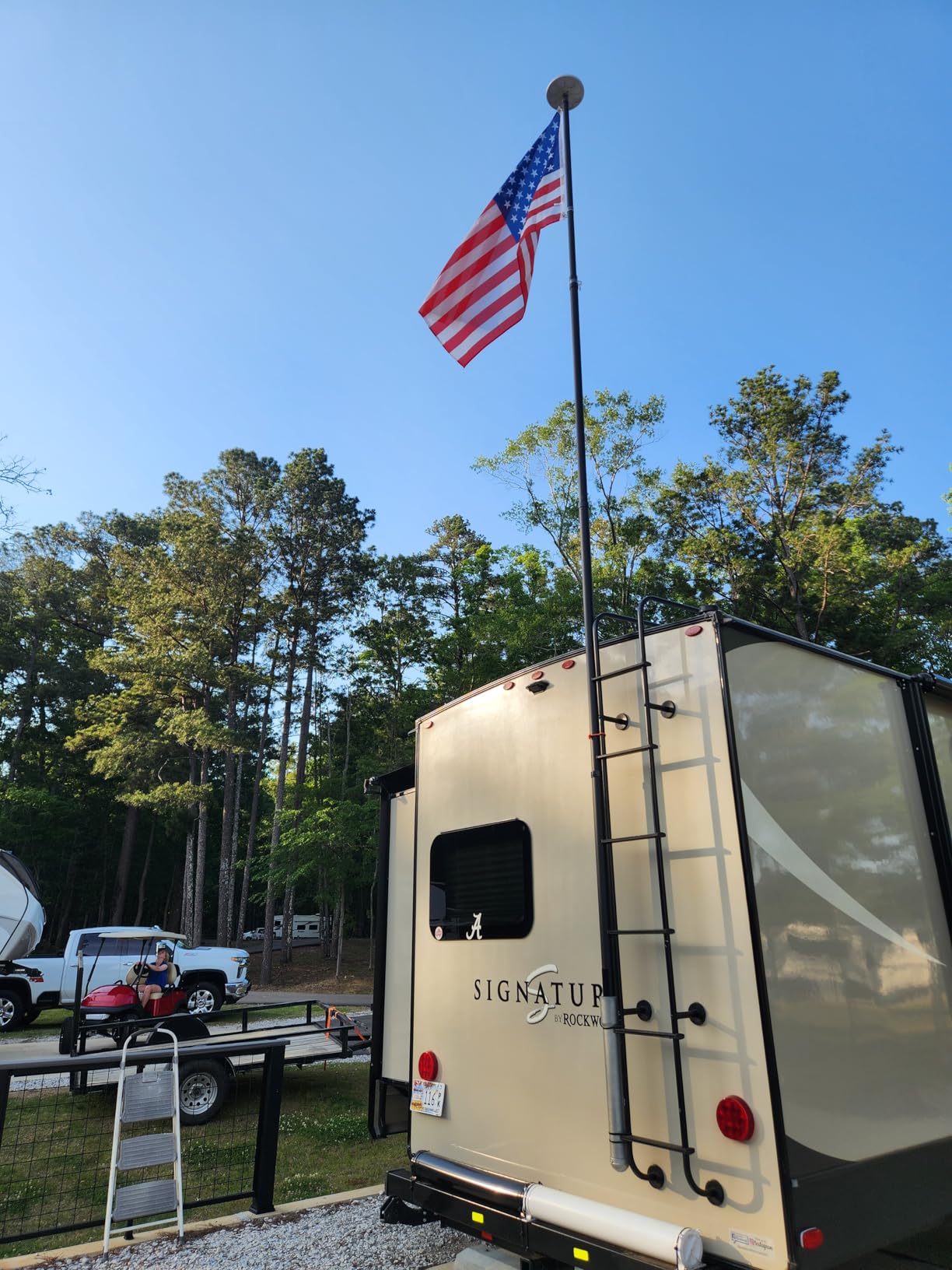 VEVOR 20FT Telescoping Flag Pole Kit, Heavy Duty Aluminum Alloy in Ground Flag Poles for Outside, 3 Display Modes Flagpole with 3x5 American Flag customer photo 1